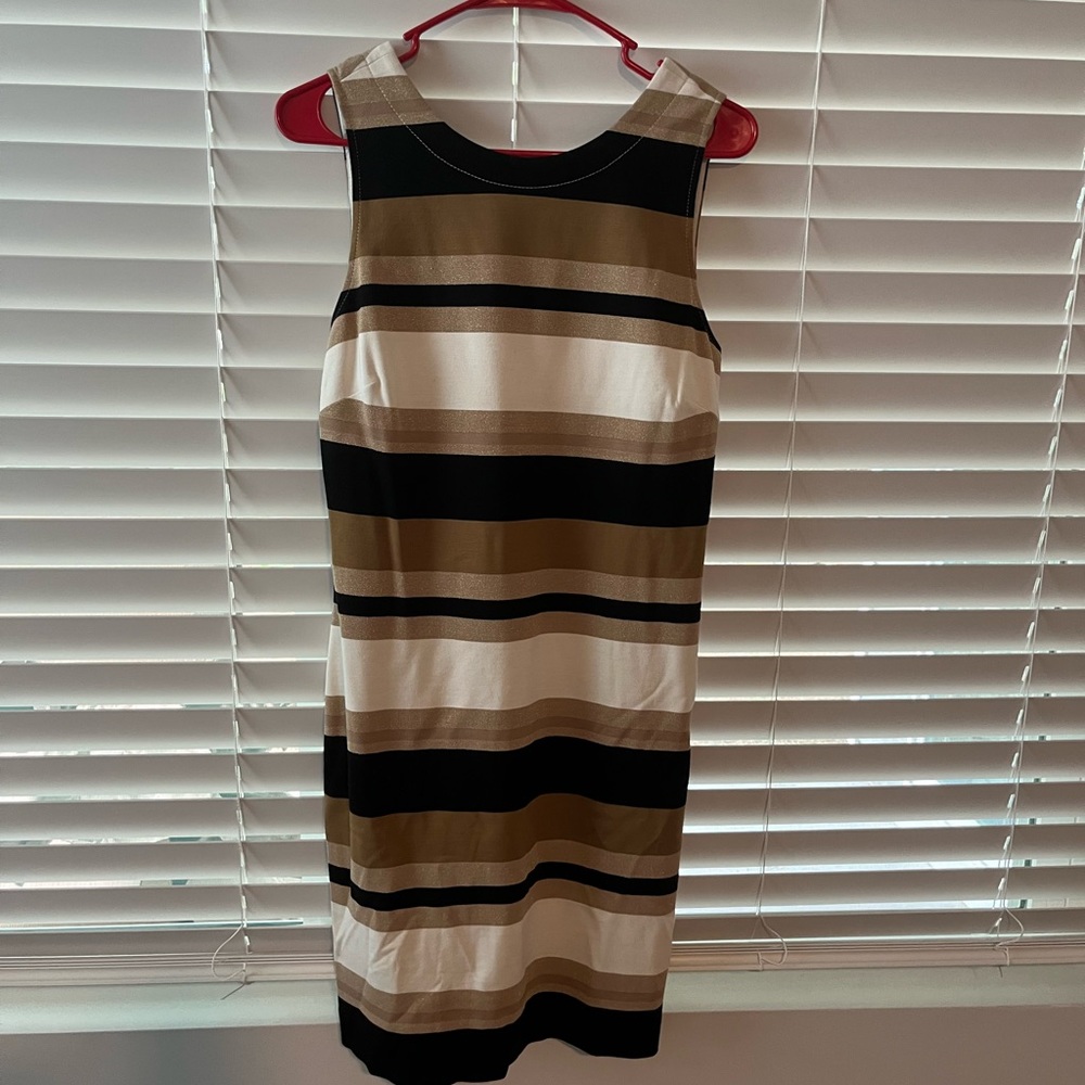 Great business attire office dress.